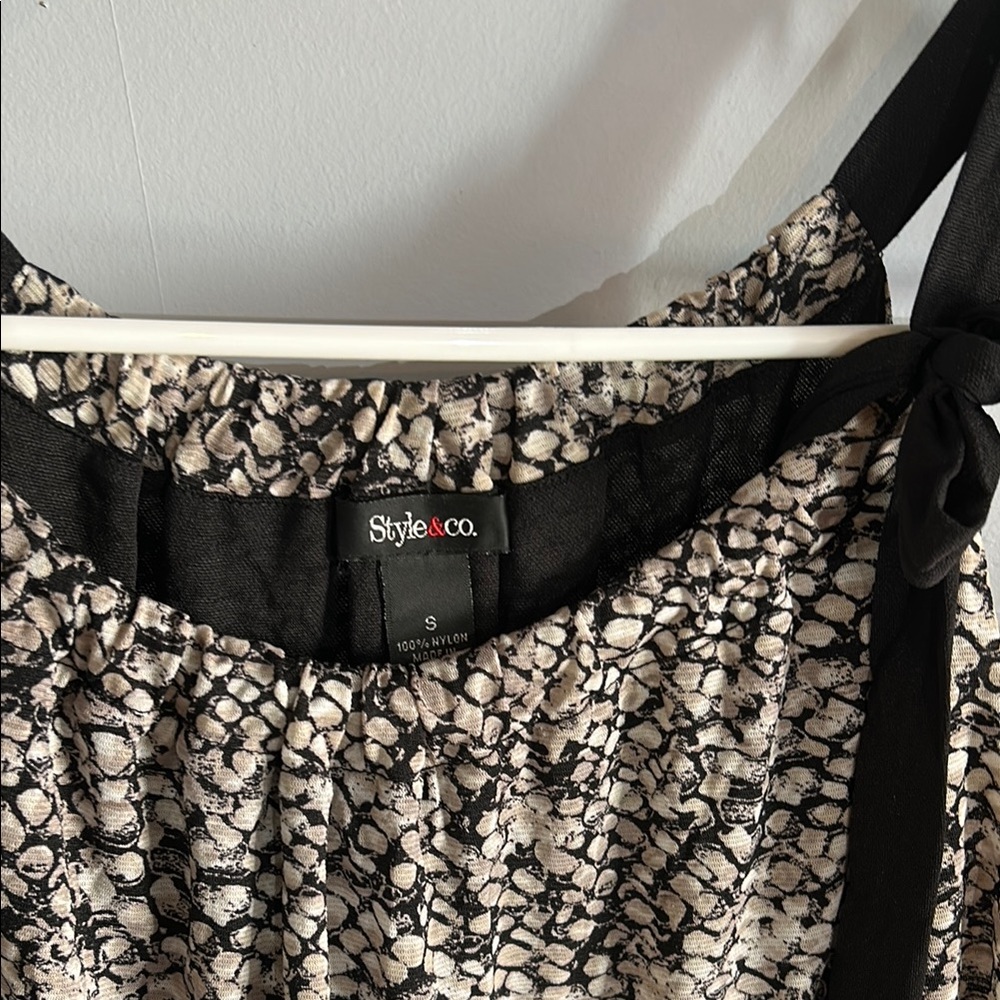 Style & Co Black and White Sleeveless Top